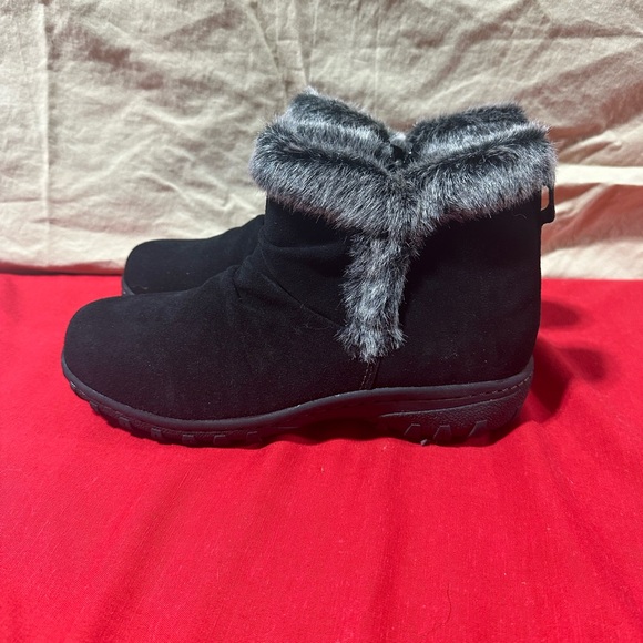 Khombu NWT Gracie Snow Boots Black Suede - Picture 2 of 8